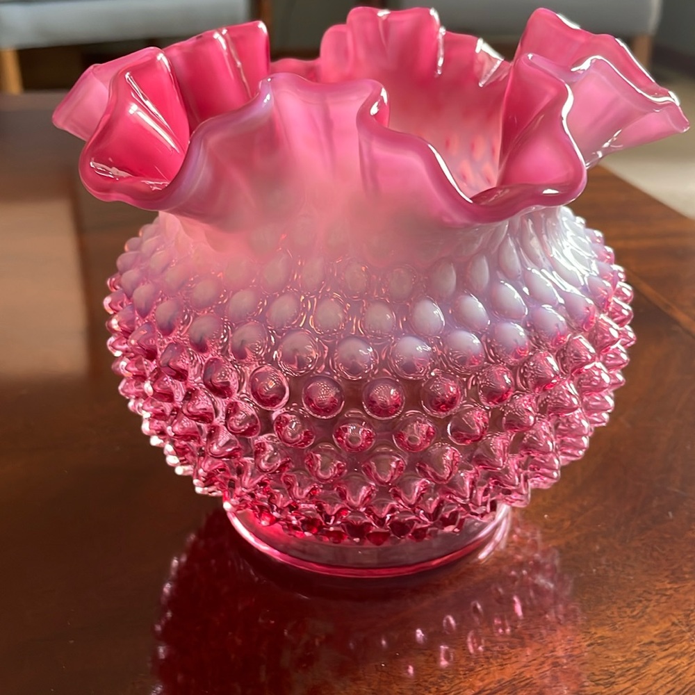 Fenton Cranberry Opalescent Hobnail vase - Picture 4 of 10